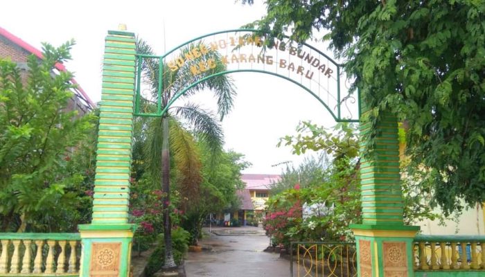 Guru  di SDN 1 Karang Bundar Kecamatan Karang Baru Aceh Tamiang sangat tertekan atas sikap kepala sekolah yang  Arogan