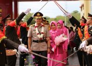 Tinggalkan Polda Sulteng, Brigjen Hery Santoso dilepas melalui Upacara tradisi Pedang Pora