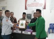 Sekertaris DPC Partai PPP Irwan Saleh Menyerahan Hasil Perbaikan Bacaleg Kepada KPU Kabupaten Buol