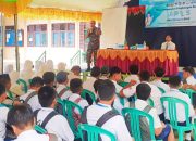 Danpos TNI AL Buol Letda Laut Pungky Pradita mengelar Sosialisasi di SMA 1 Biau