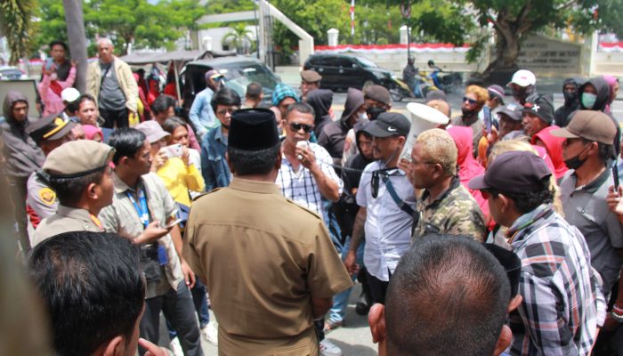 Terima Aksi Unjuk Rasa For-Mat, Asisten I : Usulan Pengunduran Diri Bupati Donggala Sudah Ditindaklanjuti
