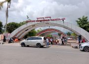 DLH Tolitoli Sterilkan Areal Taman Kota GMB dari gerobak Pedagang