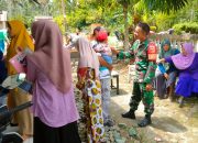 Wujudkan Balita Sehat, Babinsa Koramil 1305-11/Galang Dampingi Petugas Berikan Layanan Posyandu