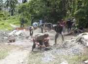 Semangat Gotong Rorong Masyarakat Bersama Satgas TMMD 118 Kodim 1305/BT Terus Jadi tontonan Dalam Pembuatan Dueker