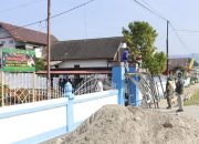 Satgas TMMD Ke 118 Kodim 1305/BT: Bersama Warga Bangun Gerbang Pagar Mesjid