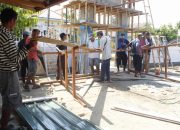 Pintu Gerbang Mesjid Nurul Iman terus di selesaikan Satgas TMMD 118 kodim 1305/BT