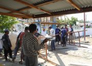 satgas TMMD 118 Gotong royong Kejar Progres Gapura Masjid