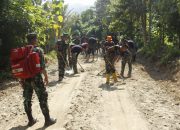Tim Kesehatan Datangi Lokasi Sasaran Jalan Kantong Produksi TMMD 118 Kodim 1305/BT
