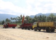TMMD 118 Kodim 1305/BT: Truk Angkut Material Terlihat Sedang Antri