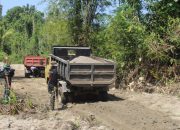 Dan SSK TMMD ke-118 Kodim 1305/BT Komando Truk Pengangkut Material