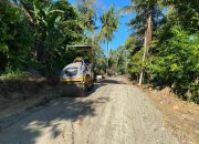 1 Bomag “Slender” Sempurnakan Jalan TMMD 118 Kodim 1305/BT