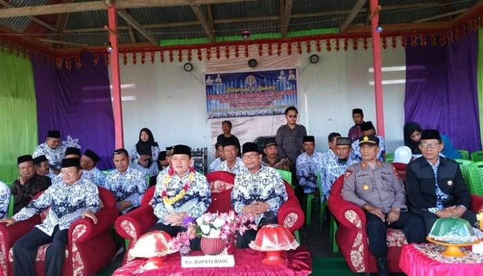 PJ Bupati Buol Pimpin Upacara HUT PGRI dan HGN
