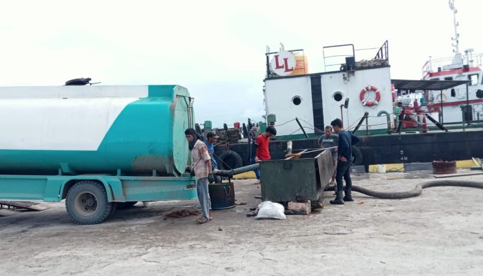PT. Palma Lestari Jaya Cuek Tetap Muat CPO di Pelabuhan Leok, Kadis Perhubungan Ancam Tidak Ijinkan Truk Tangki CPO Melewati Jalan Kabupaten dan Jalan Propinsi di Wilayah Buol