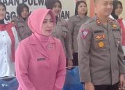 Ibu Kapolres Pimpin bagi sedekah di hari Jum’at