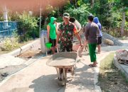 Babinsa Palemgadung Sertu Sugeng Riyadi Giat Gotong Royong Membangun Desa Serta Kerja Bakti Pelebaran Jalan