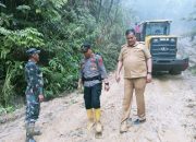 Pastikan Pendistribusian Logistik Pemilu Aman, Babinsa Koramil 1307-09/Poso Pesisir Bersama Bhabinkamtibmas Gerak Cepat Bersihkan Material Longsor di Tangkura