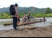 Seberangi Sungai Kokobuka, Petugas PAM TPS Di Buol Kawal Kotak Suara Kembali Ke PPK