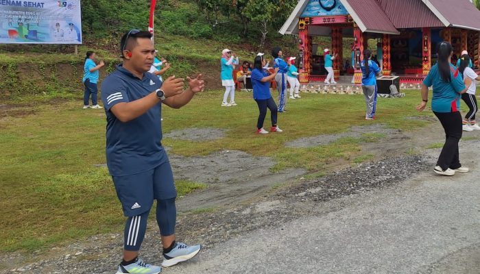 Dandim 1307/Poso, Letkol Inf Hasroel Tamin, Ikut Senam Germas Bersama Bupati dan Masyarakat Poso