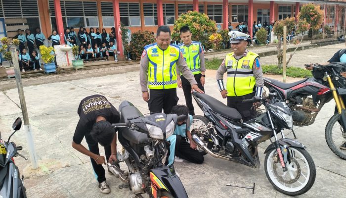 Razia ke sekolah, Satlantas Polres Morowali Utara copot knalpot brong siswa