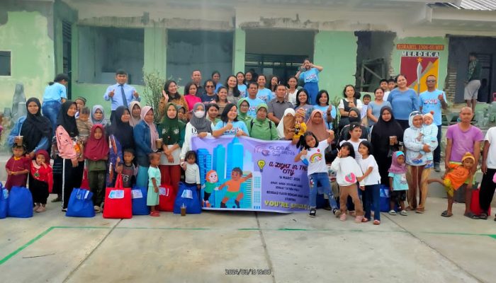 Danramil 1306-05/MrwBersama Ketua Persit Ranting 06, Berbagi Kasih Dengan Anak-anak Stunting di 5 Desa Binaan