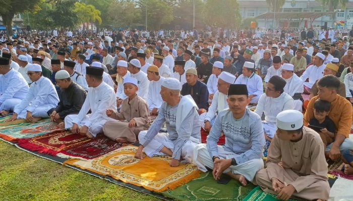 Bupati dan Ribuan Ummat Muslim Laksanakan Shalat Idul Fitri di Taman Kota GMB Tolitoli