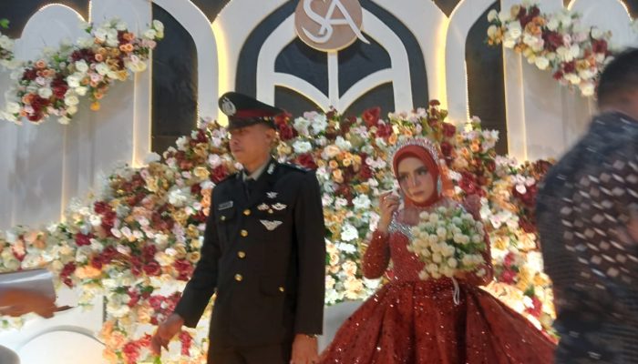 Anggota Polres Tolitoli Briptu Ardi Setiawan persunting gadis pilihannya