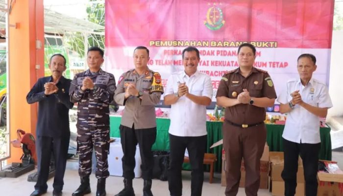 Kapolres Saksikan Pemusnahan Babuk di kantor Kejari Tolitoli
