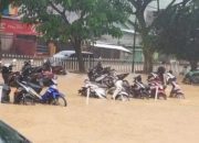 Air depan RSU Mokopido Tolitoli sebatas Paha orang Dewasa