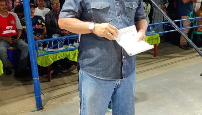 Bupati Tolitoli  menutup Kejuaraan Voli di Desa Lalos