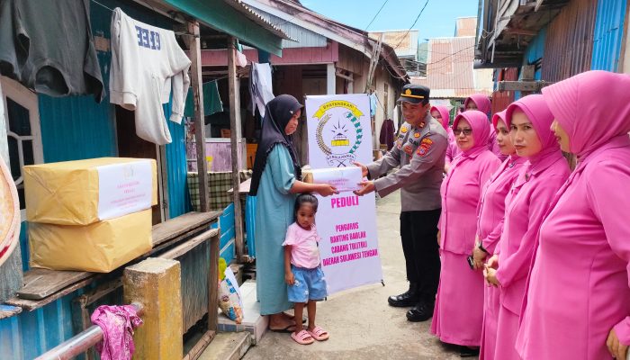 Perangi Stunting, Bhayangkari Polsek Baolan Gelar Bakti Sosial