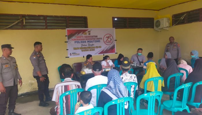 Polsek Moutong gandeng Puskesmas lakukan bakti sosial pemeriksaan kesehatan gratis