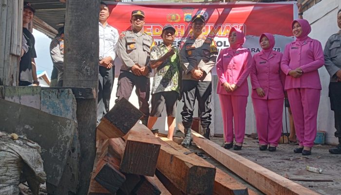 “Kapolres Tolitoli & Istri ziarah TMP,bagi sembako bedah Rumah jelang HUT Polri 78”