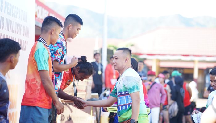 Kapolres serahkan hadia doorprize Fun Run, HUT Bhayangkara