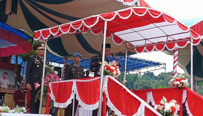 HUT Bhayangkara Ke-78 Gubernur Sulteng H. Rusdi Mastura Pimpinan Upacara dilapangan Pemda Buol