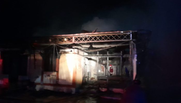 Rumah Sekwan DPRD Tolitoli Dilalap si jago merah