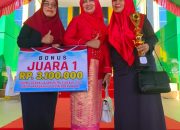 Direktur RSUD Mokolyuri Buol Terima Hadia Juara 1 Gerak Jalan HUT RI ke-79