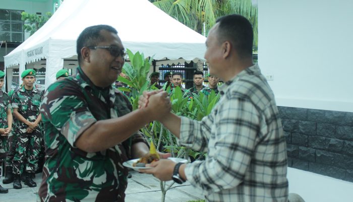 Keluarga Besar Korem 132/Tadulako Berikan Kejutan Ulang Tahun kepada Danrem Brigjen TNI Deni Gunawan, S.E.