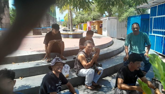 Dinas lingkungan hidup berperan aktif bersihkan kota Tolitoli “Warga kota Tolitoli simpati dan peduli kami”Kata Didi Mansur’____________________