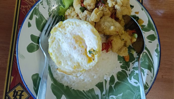 Sensasi Pedas Gurih! Nasi Ayam Cabe Garam di Kedai Kopi Kenangan Tolitoli, Ganjal Perut Tanpa Ribet