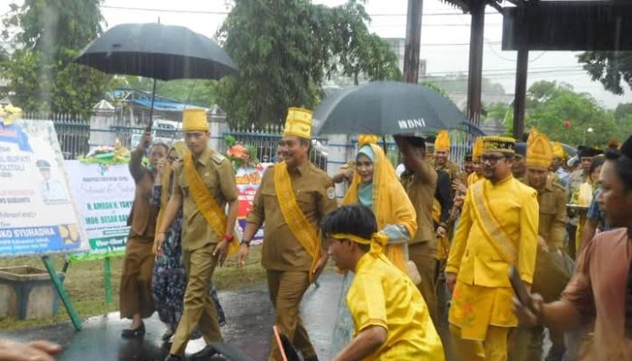 Bupati dan Wakil Bupati Tolitoli Terpilih Periode 2025-2030, Disambut Dengan Adat Tolitoli
