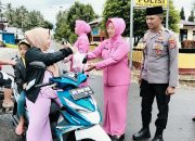 Kapolsek Dondo dan Bhayangkari Ranting Bagikan Takjil, Warga Berharap Wilayah Bebas Miras dan Narkoba