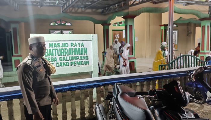 Kapolsek Dakopamean Amankan Jamaah Tarawih di Masjid Baiturrahman Galumpang