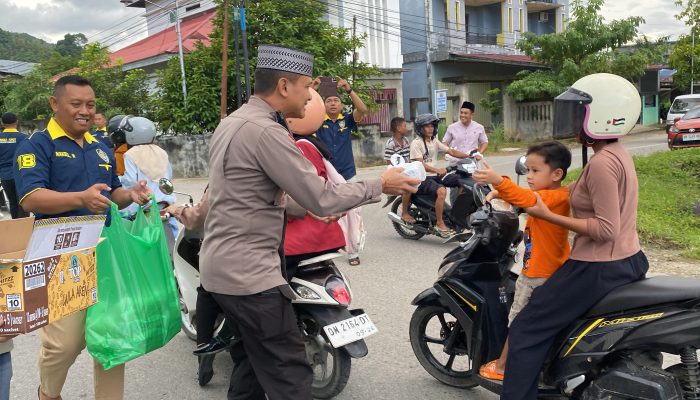 Bagi  Takjil dan Buka Puasa Kapolres Tolitoli, Letting lebih dari Sodara