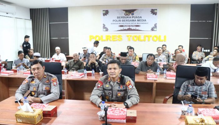 Bersama Kapolri wartawan Toli-toli buka puasa dengan Kapolres Tolitoli AKBP Wayan wayracana Aryawan Sik “