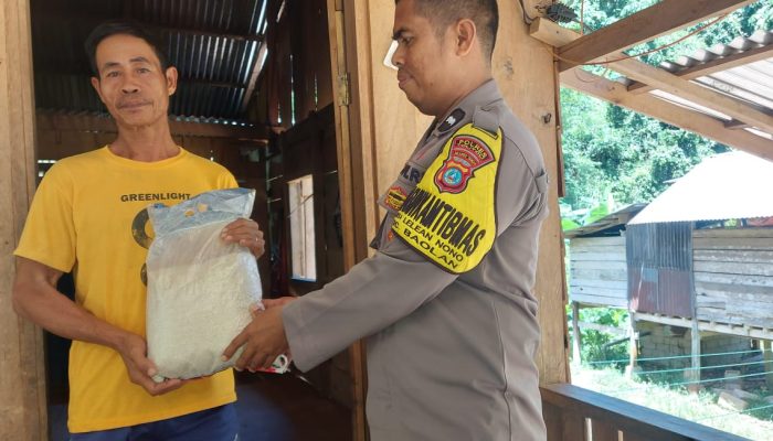 “Bhabinkamtibmas Leleannono Baksos berburu pahala dan berempati terhadap orang lain”Makna dari puasa Kata bhabinkamtibmas nya”