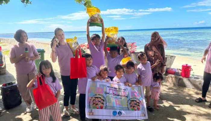 Kelompok UKSS Sinar GMAHK Maesa berbagi kasih Sembako dan Takjil