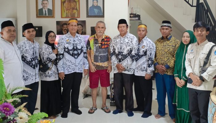 Silaturahmi Lebaran: Kepala Desa dan PGRI Desa Pinjan Jalin Keakraban dengan Gaukan Moh Saleh Bantilan