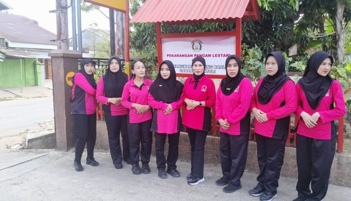 Pertemuan Bulanan Ranting Bhayangkari Polsek Baolan bersihkan P2L”