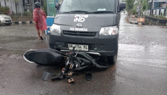 “Mobik pick up PT POS GIRO tabrak motor, Korban patah kaki,”