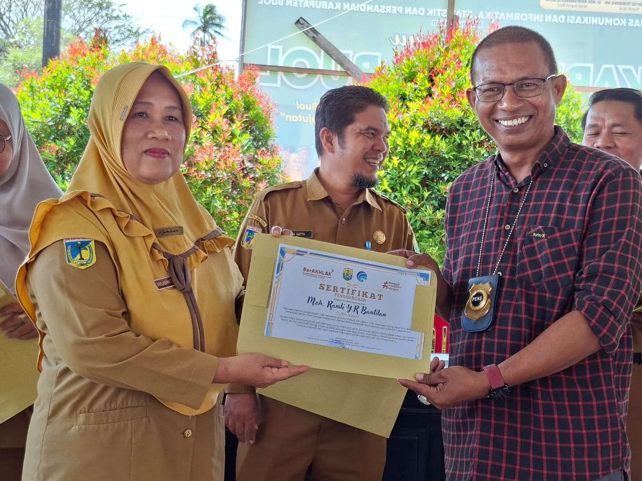 Diskominfo Buol Anugerahkan Penghargaan kepada Media Online